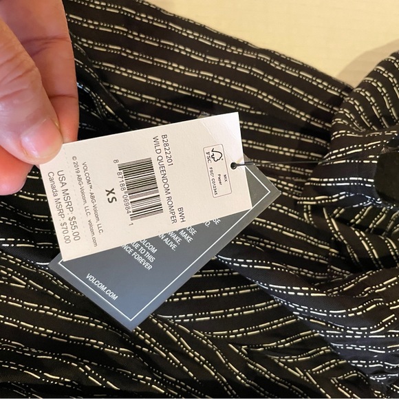 Volcom Wild Queendom Romper Size XS (NWT) - Picture 5 of 5